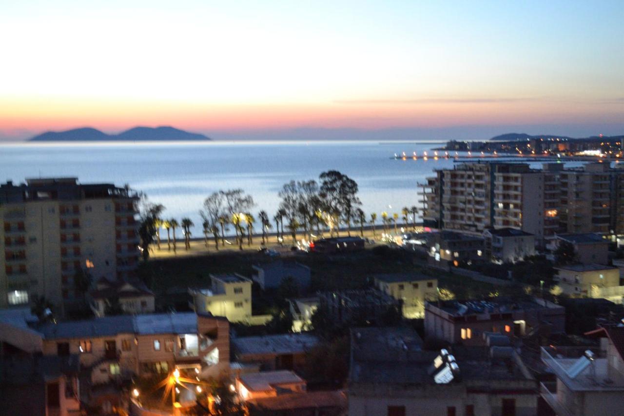 Seaview Penthouse 2 Bedrooms Apartment & Box Garage Vlorë Esterno foto