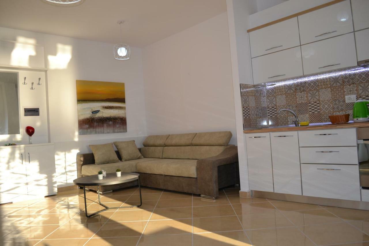 Seaview Penthouse 2 Bedrooms Apartment & Box Garage Vlorë Esterno foto