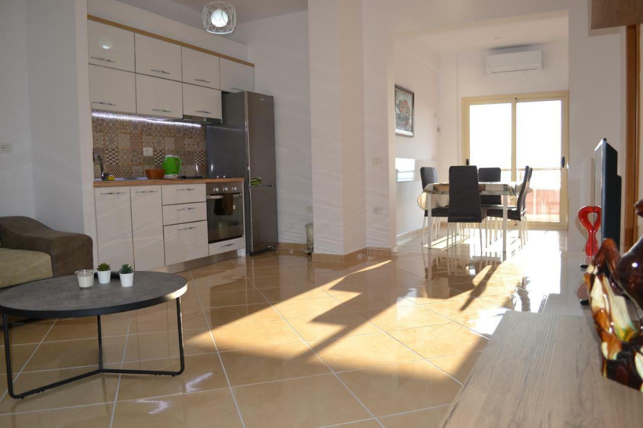 Seaview Penthouse 2 Bedrooms Apartment & Box Garage Vlorë Esterno foto