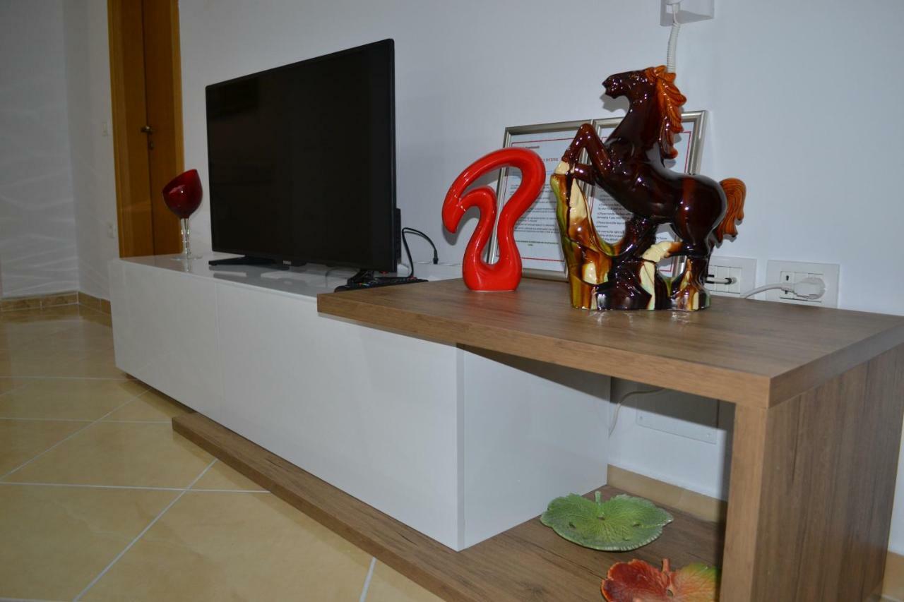Seaview Penthouse 2 Bedrooms Apartment & Box Garage Vlorë Esterno foto